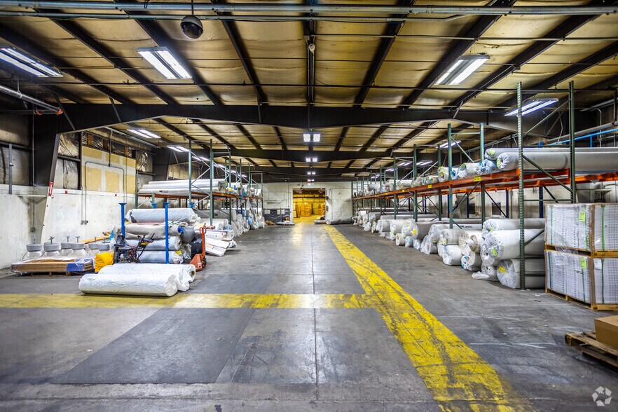 More Photos Of 1800 Hull Ave, Des Moines Manufacturing For Sale