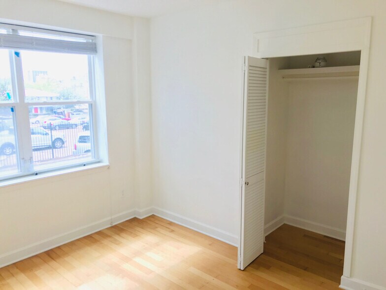 More Photos Of 827 N State St, Jackson Apartments For Sale