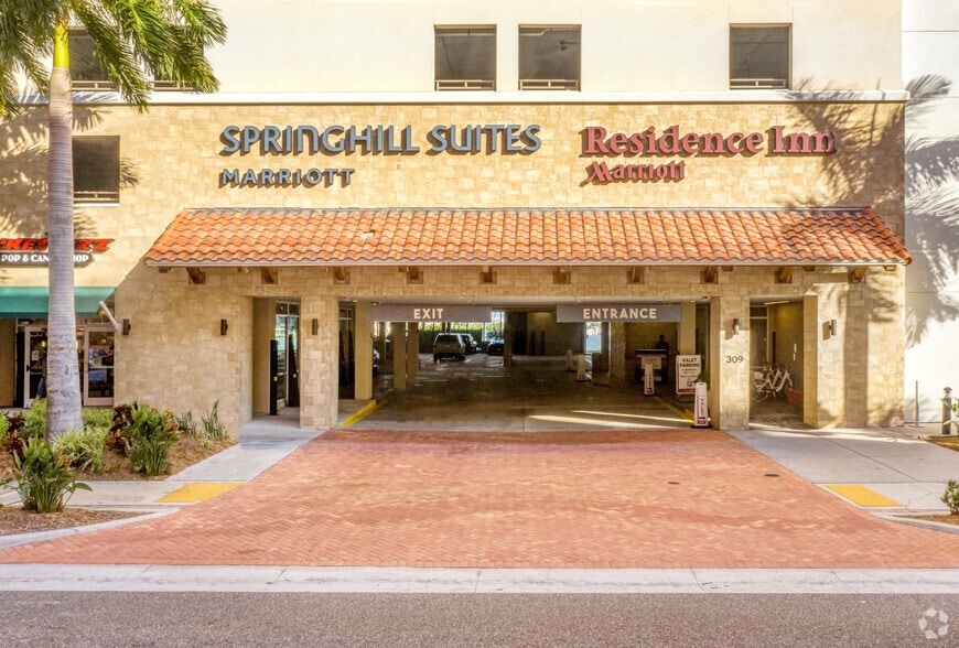 More Photos Of 309 Coronado Dr, Clearwater Beach Hotel For Lease