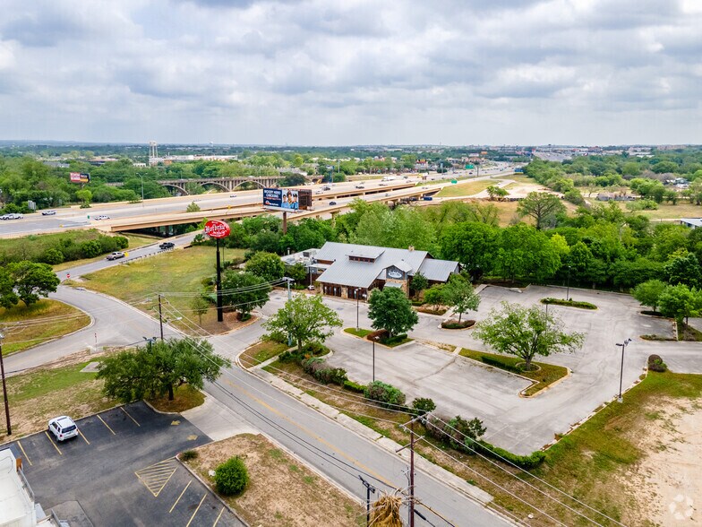 More Photos Of 1515-1575 Kuehler Ave, New Braunfels Freestanding For Lease