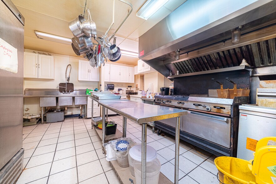 More Photos Of 689 Cedar St, Coshocton Bar For Sale