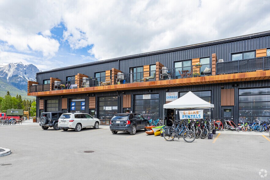 More Photos Of 1 Industrial Pl, Canmore Flex For Lease