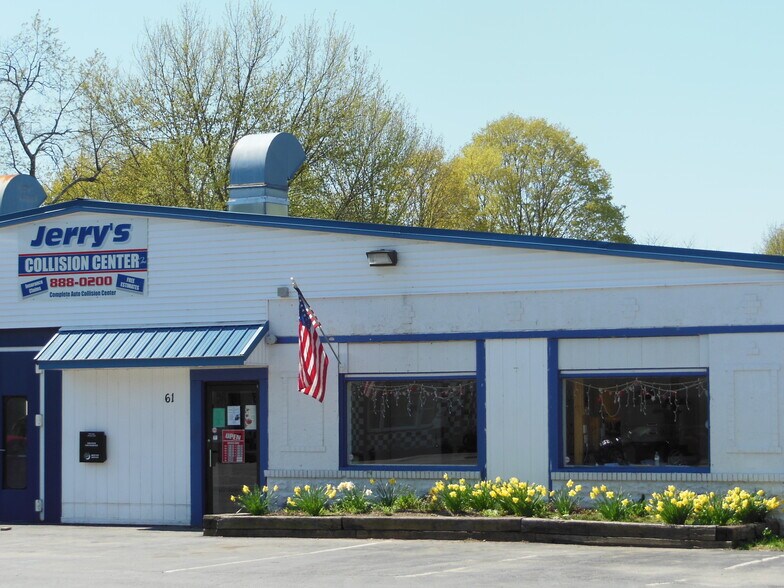 More Photos Of 61 Sullivan St, Wurtsboro Showroom For Sale