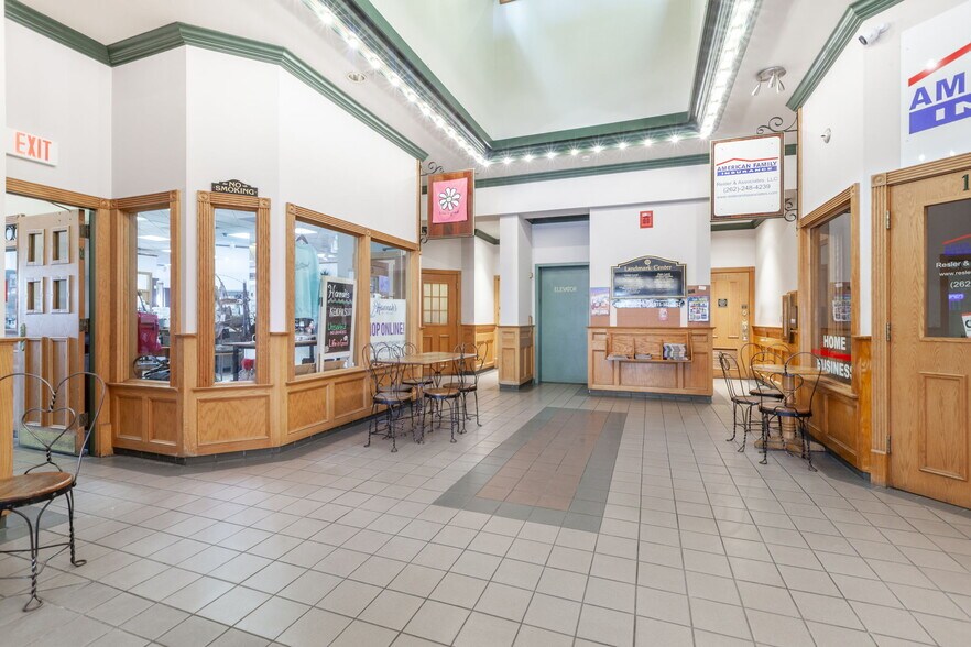 More Photos Of 772 W Main St, Lake Geneva Loft Creative Space For Lease