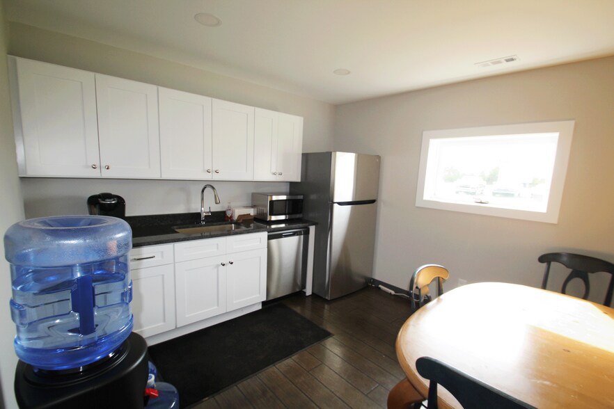 More Photos Of 5960 Center Rd, Valley City Truck Terminal For Sale