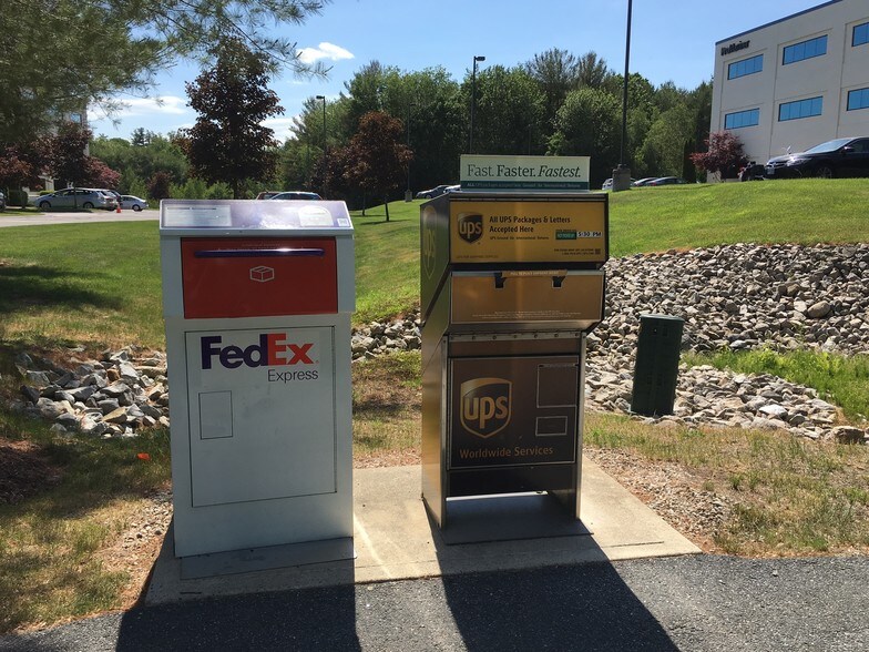 More Photos Of 15 Dartmouth Dr, Auburn Office For Lease