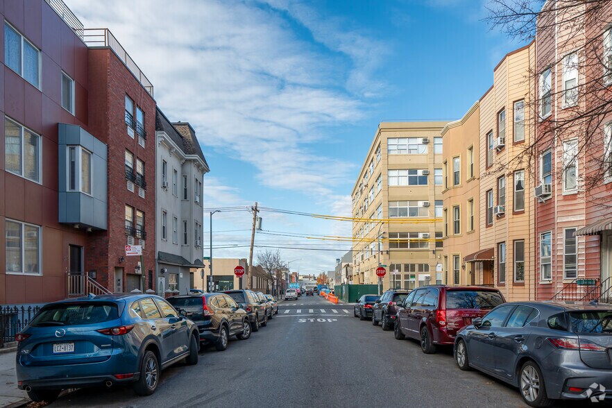 More Photos Of 231 Norman Ave, Brooklyn Apartments For Lease
