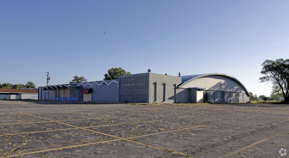 More Photos Of 2305 M 139, Benton Harbor Bowling Alley For Lease