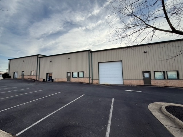 More Photos Of 26 Perchwood Dr, Fredericksburg Industrial For Sale