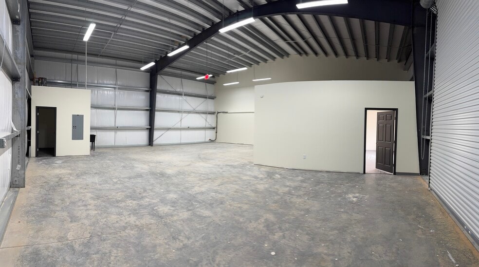 More Photos Of 3720 W County Line Rd, Douglasville Light Distribution For Lease