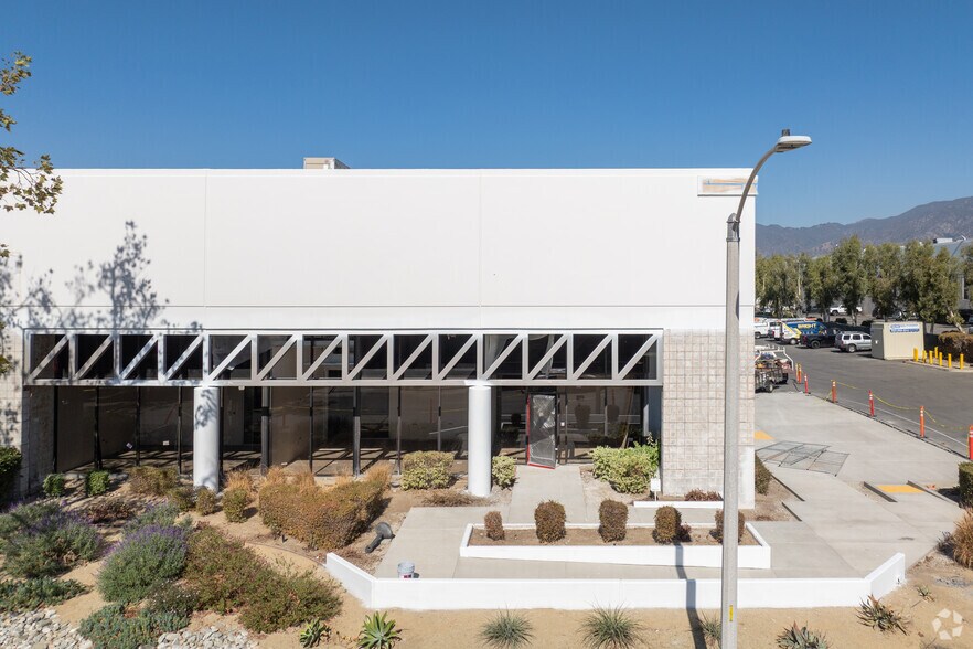 More Photos Of 1175 Aviation Pl, San Fernando Manufacturing For Lease