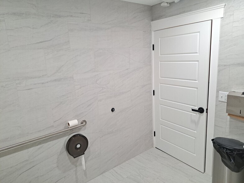 More Photos Of 4400 Bayou Blvd, Pensacola Medical For Lease