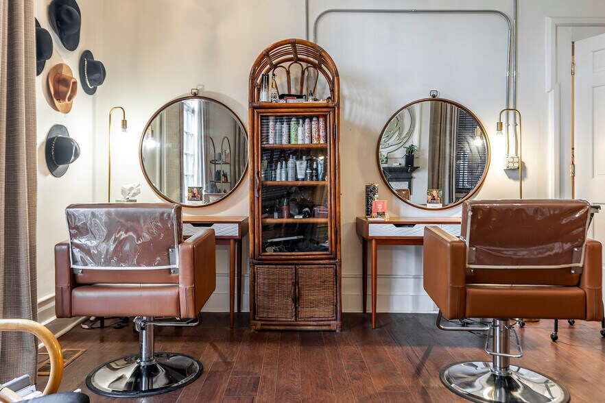 More Photos Of 302 W High St, Lexington Office Residential For Sale