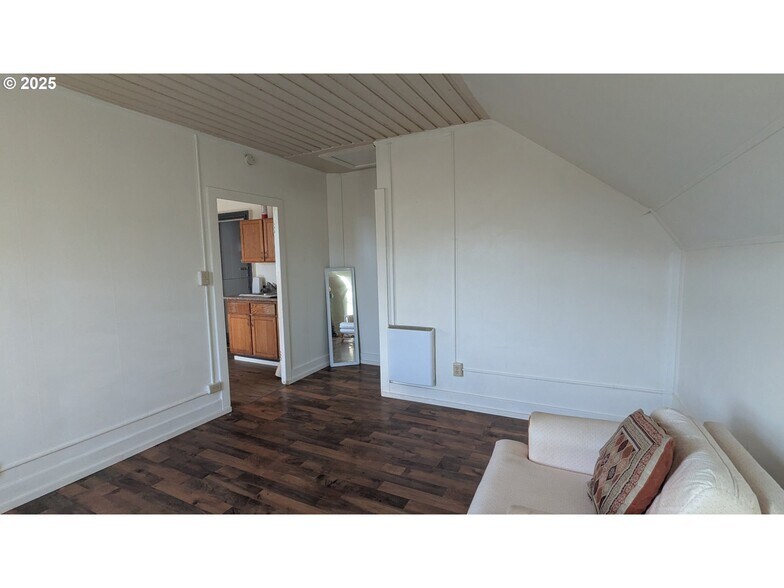 More Photos Of 935 Jackson St, Port Orford Apartments For Sale