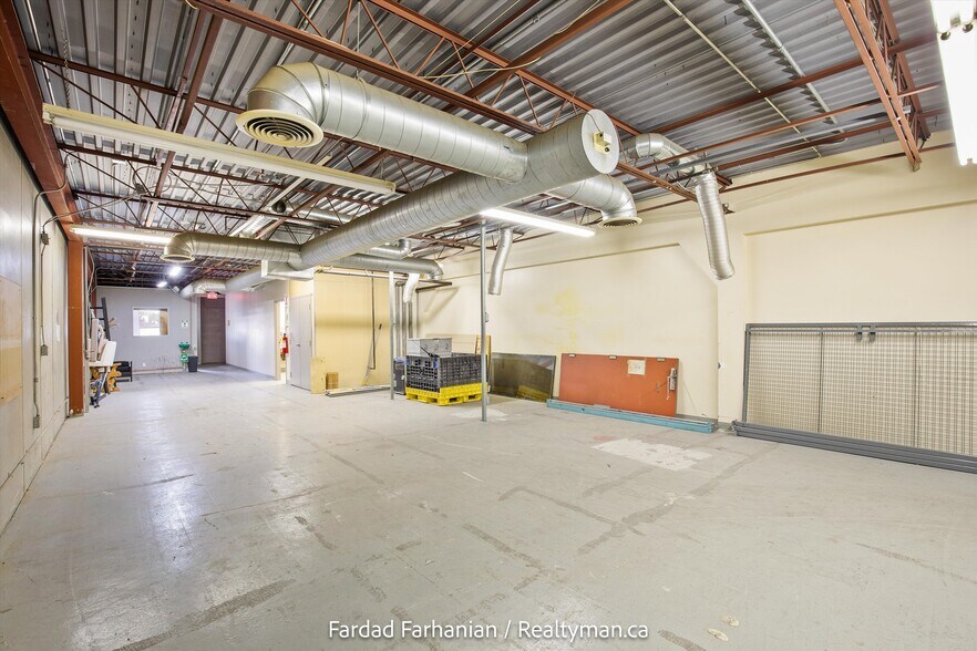 More Photos Of 42 Cardico Dr, Whitchurch-Stouffville Warehouse For Lease