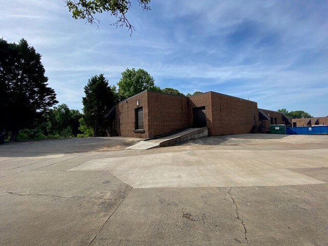 More Photos Of 600 Griffith Rd, Charlotte Warehouse For Lease