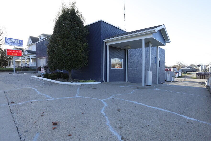 More Photos Of 325 W Main St, Lebanon Office Residential For Sale