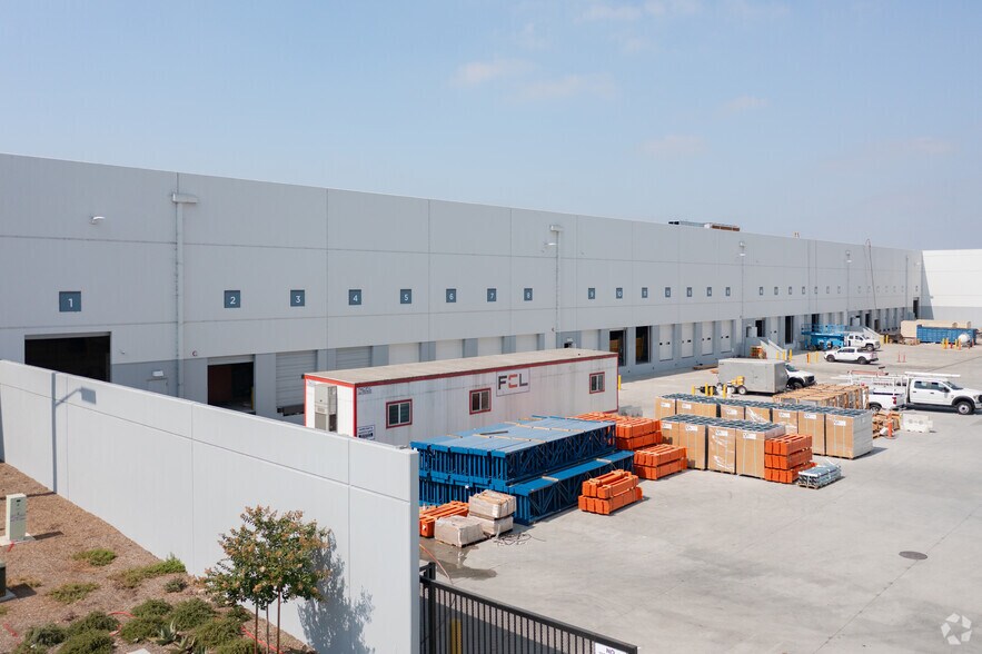 More Photos Of 1215 N Van Buren St, Anaheim Warehouse For Lease