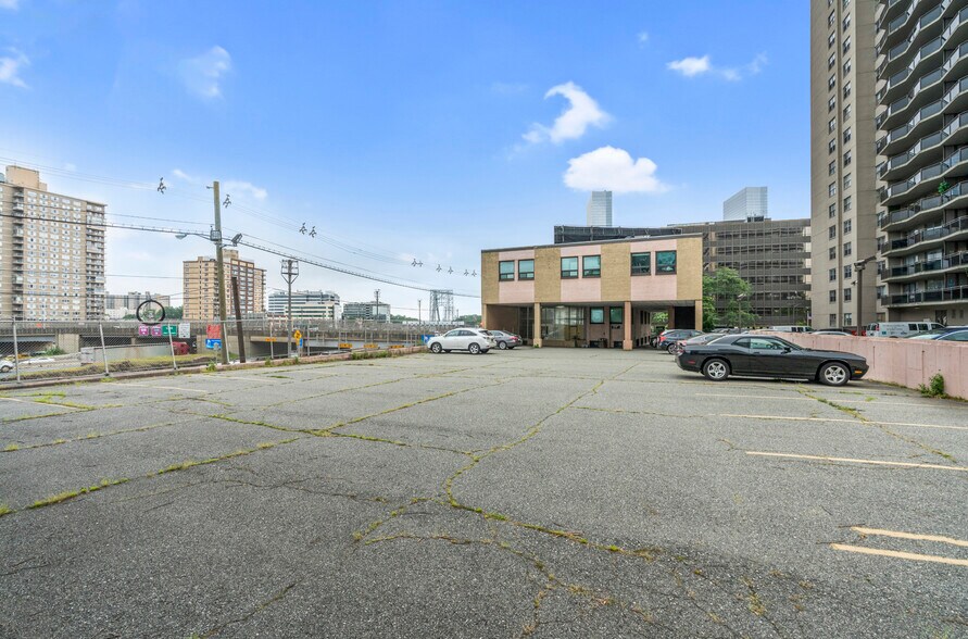 More Photos Of 2083 Center Ave, Fort Lee Medical For Lease