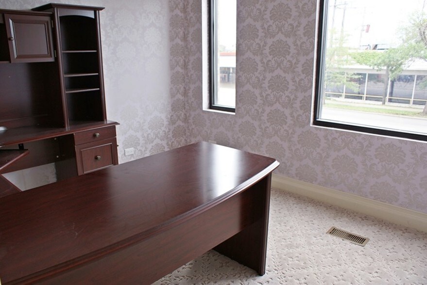 More Photos Of 6252 N Lincoln Ave, Chicago Office For Lease