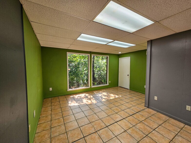 More Photos Of 115 S Leggett Dr, Abilene Office Residential For Lease