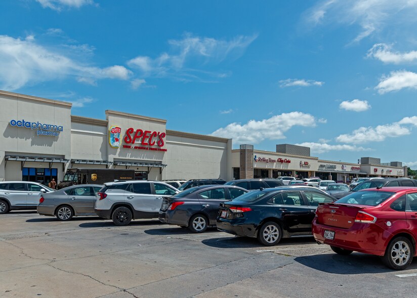 More Photos Of 1400-1420 N Loop 336 W, Conroe Department Store For Sale