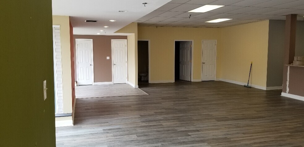 More Photos Of 1381-1397 Baker Rd, Virginia Beach Flex For Sale