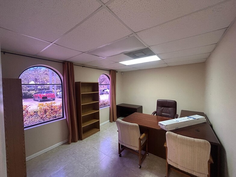 More Photos Of 10002-10192 NW 50th St, Sunrise Light Distribution For Lease