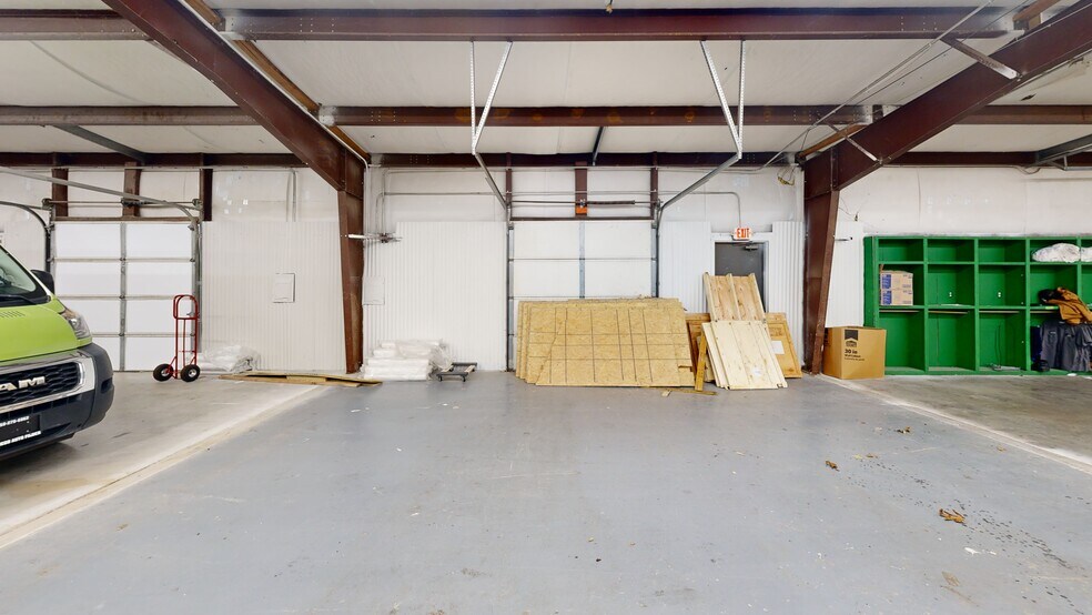 More Photos Of 1724 Acorn Dr, Rogers Warehouse For Lease
