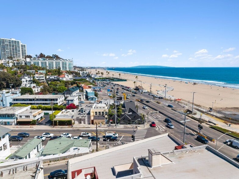 More Photos Of 100 W Channel Rd, Santa Monica Restaurant For Lease