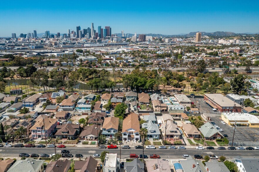 More Photos Of 445 S Chicago St, Los Angeles Apartments For Sale
