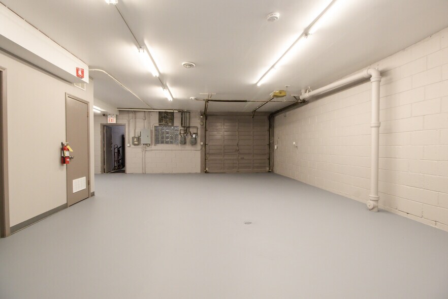 More Photos Of 2919 W Irving Park Rd, Chicago Office Residential For Sale