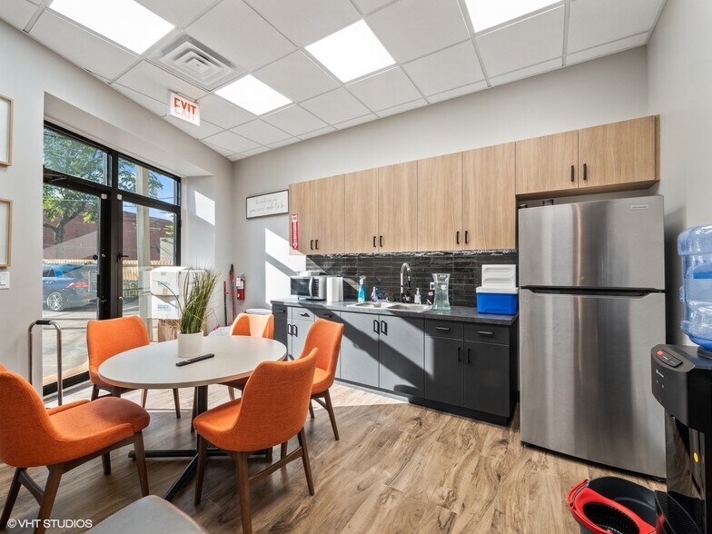 More Photos Of 3916 N Broadway St, Chicago Storefront Retail Office For Sale