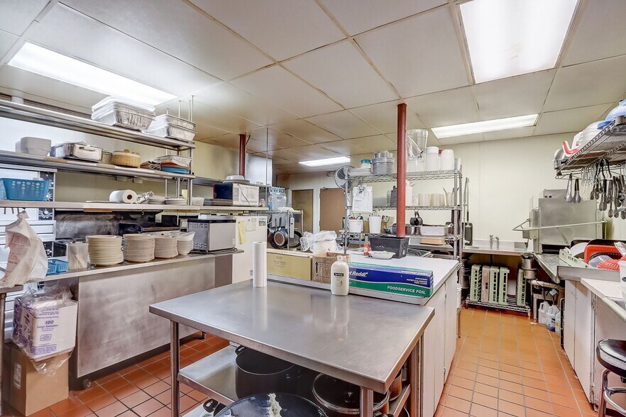 More Photos Of 711 W Racine St, Jefferson Restaurant For Sale