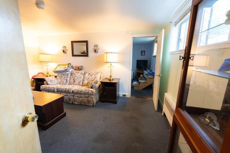 More Photos Of 382 Main St, Falmouth Hotel For Sale