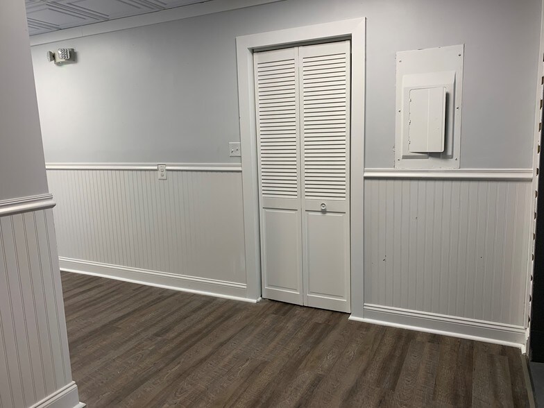 More Photos Of 26 W Main St, New Market Storefront Retail Office For Lease