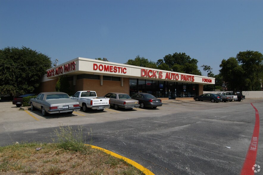 More Photos Of 2825 Valley View Ln, Farmers Branch Storefront For Lease