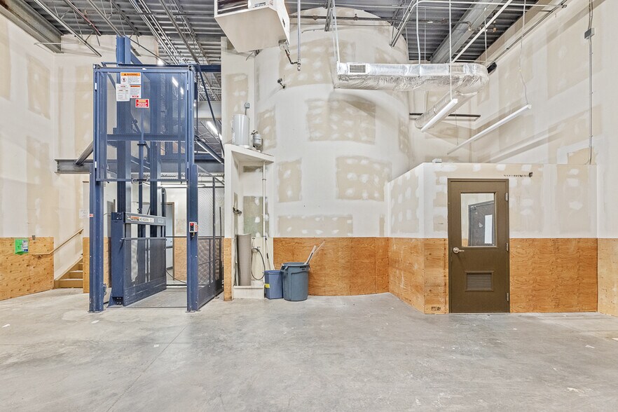 More Photos Of 2229 E State St, Salem Drugstore For Sale