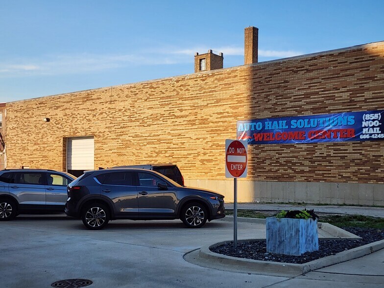 More Photos Of 227-241 S River St, Aurora Warehouse For Lease