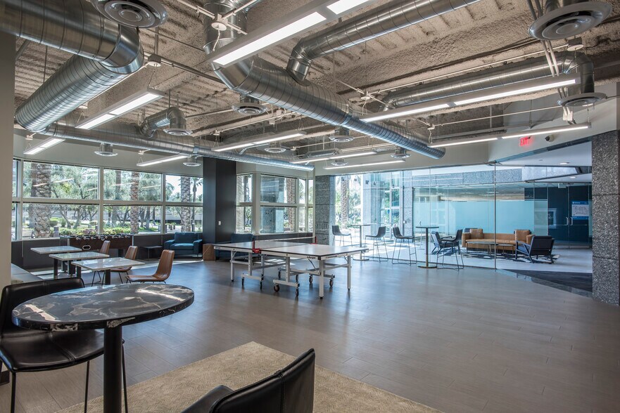 More Photos Of 410 N 44th St, Phoenix Office For Lease