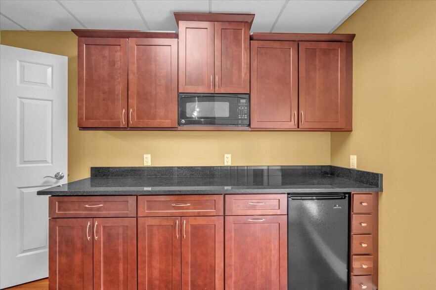 More Photos Of 1106 Ohio River Blvd, Sewickley Office For Sale