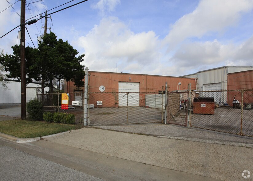 More Photos Of 6665 Rupley Cir, Houston Warehouse For Lease