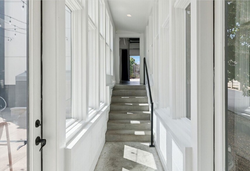 More Photos Of 2517 White Ave, Nashville Office Residential For Sale