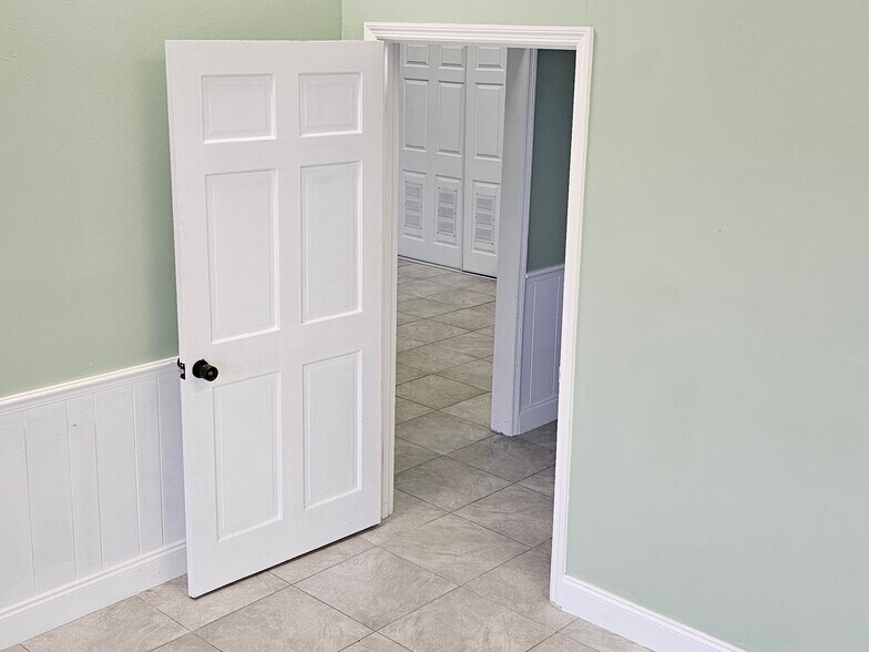 More Photos Of 2210 S Front St, Melbourne Office For Lease