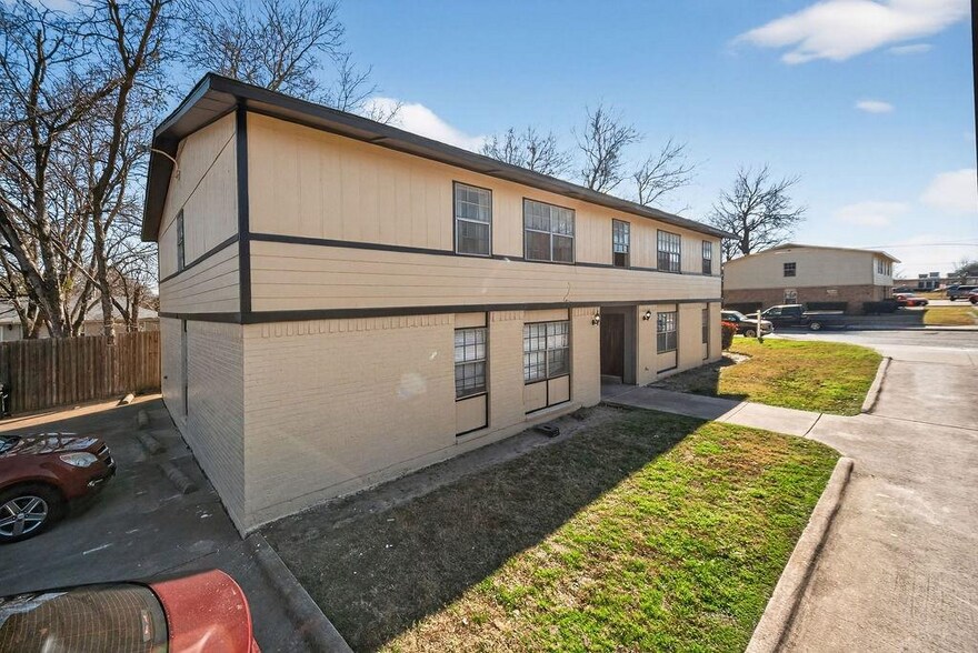 More Photos Of 717 E Texas St, Grapevine Apartments For Sale