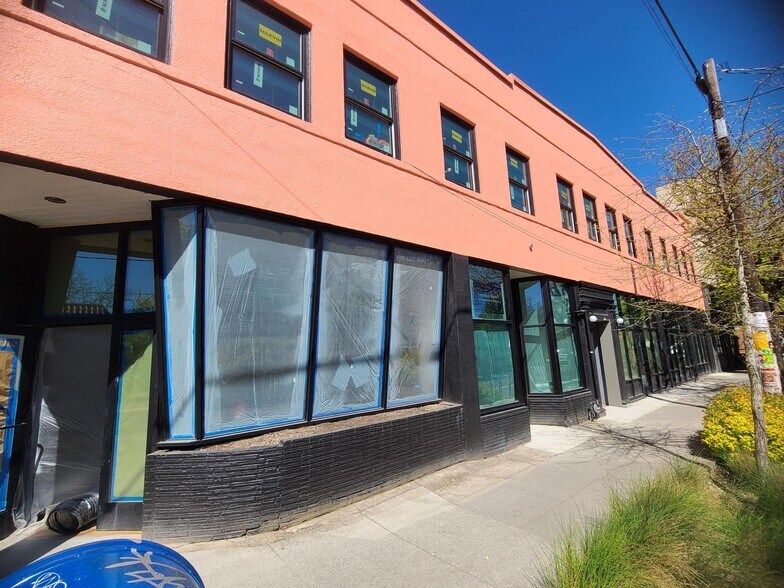 More Photos Of 3551-3561 SE Division St, Portland Storefront Retail Residential For Lease