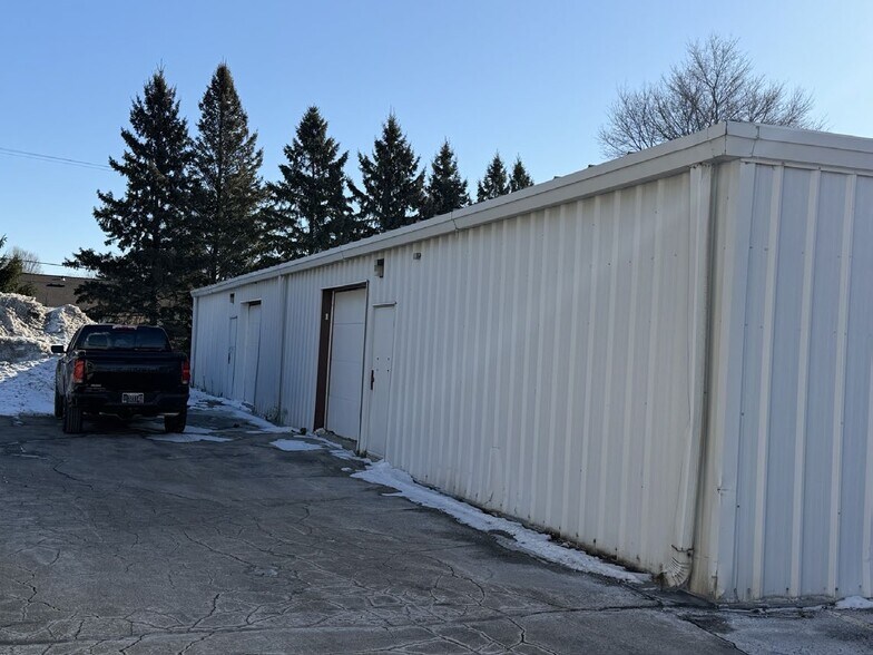 More Photos Of 1421 S Main St, West Bend Freestanding For Sale