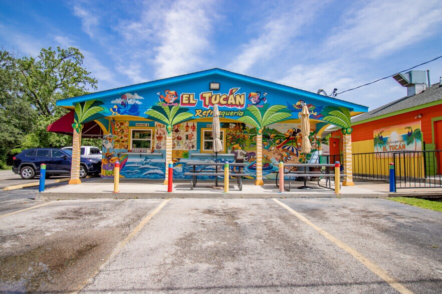 More Photos Of 518 Mill Ave, Conroe General Retail For Sale