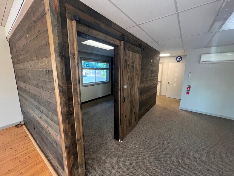 More Photos Of 1635-1645 12th St SE, Salem Freestanding For Sale