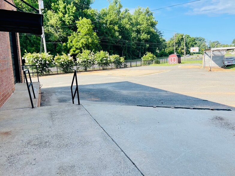 More Photos Of 500 W Fleming Dr, Morganton Warehouse For Lease